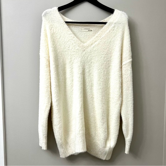 Anthropologie Sweaters - Anthropologie Womens V Neck Eyelash Tunic Sweater Size S Ivory Oversized NWOT